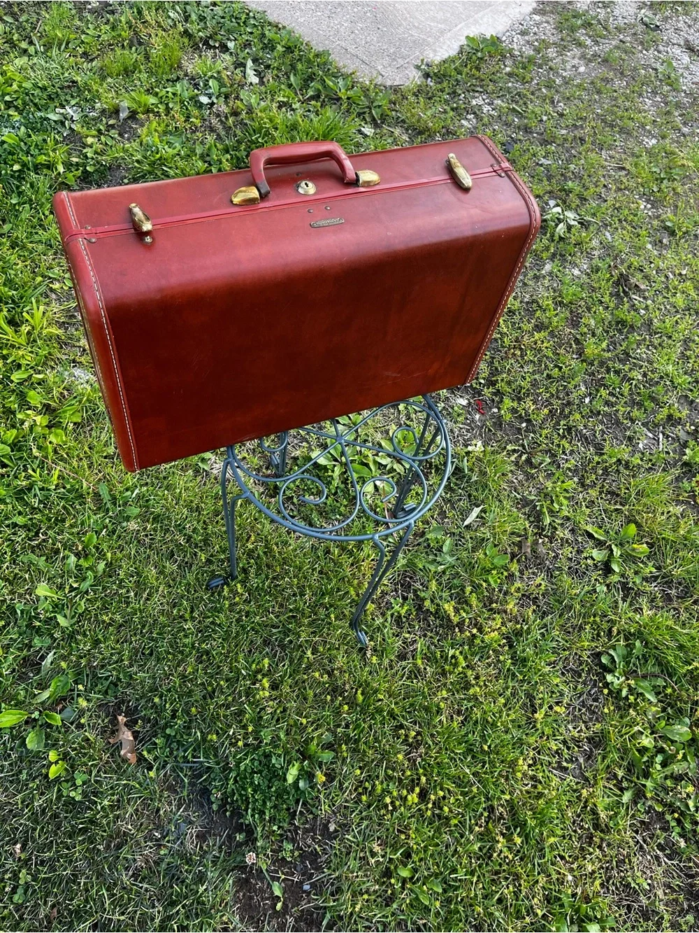 Vintage Classic Brown Leather Briefcase with Brass Hardware - Unbranded